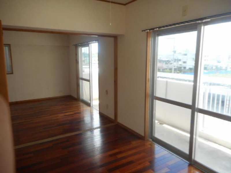 Sunny Court Shioya 2LDK Rental Apartment in Uruma, Okinawa - Thumbnail 4