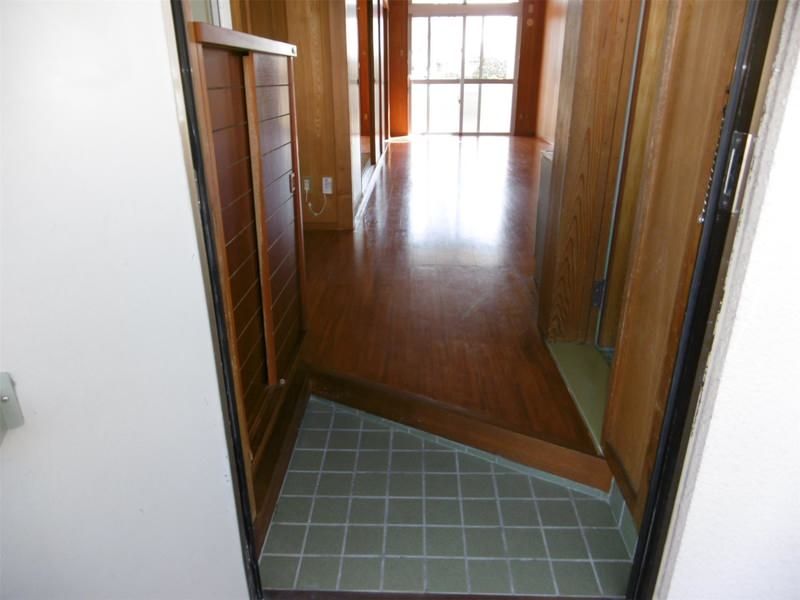 Co-op Isa 2LDK Apartment for Rent in Okinawa City - Thumbnail 3
