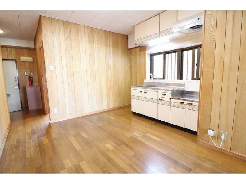 Excellent II 3DK Apartment for Rent in Yonabaru, Okinawa - Thumbnail 3