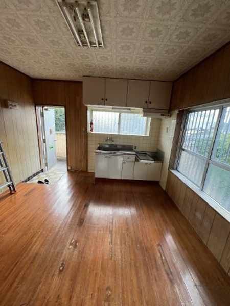 Kawada Apartment: 2DK Pet-Friendly Rental in Chatan, Okinawa - Thumbnail 2