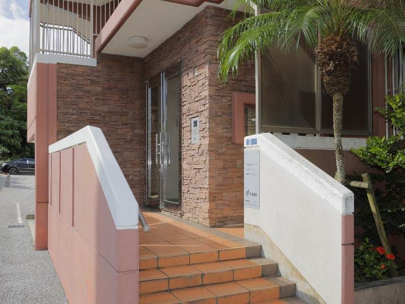 1LDK Apartment for Rent in Okinawa City, No Guarantor Required - Thumbnail 3
