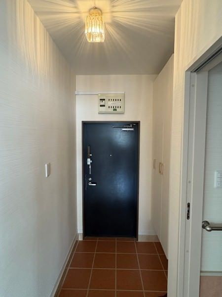 Renovated 2LDK Apartment Near Asato Station, Naha - Thumbnail 3