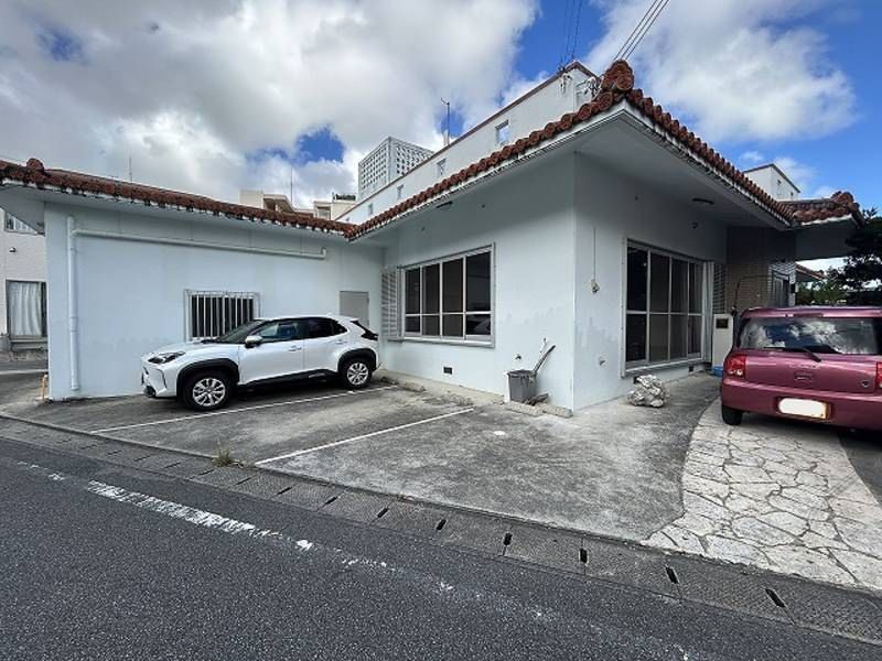 4LDK Single-Story House with Garden in Okinawa City for Sale - Image 1