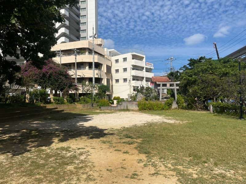 Modern 1K Apartment for Rent in Naha Makishi, Okinawa - Thumbnail 3