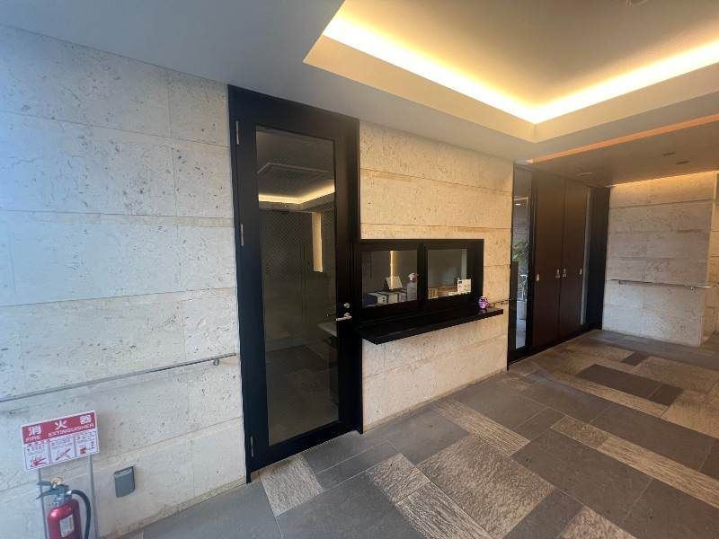 4LDK Apartment with 3 Parking Spaces in Okinawa City - Thumbnail 4