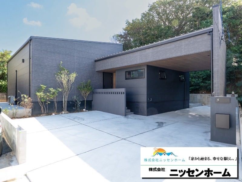 Designer 4LDK House with Courtyards for Sale in Yomitan, Okinawa - Thumbnail 3