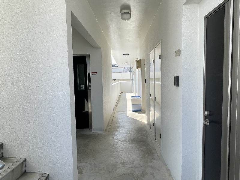 Modern 1R Apartment for Rent in Urasoe, Okinawa with Auto-Lock - Thumbnail 4