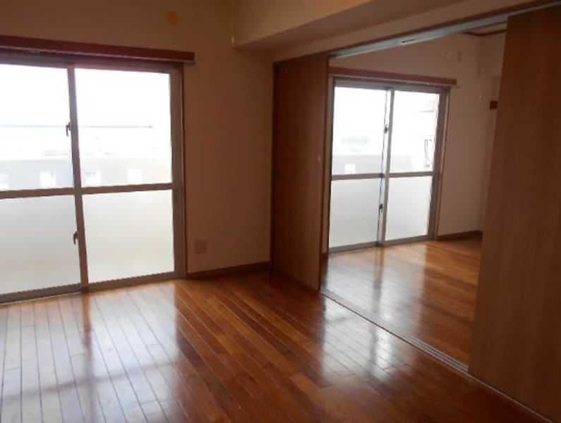 3DK Apartment for Rent in Naha City, Okinawa - Park Side Court - Thumbnail 2