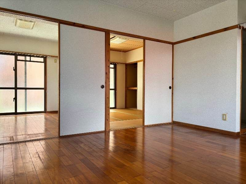 2LDK Apartment for Rent in Itoman, Okinawa with Free Internet - Thumbnail 2