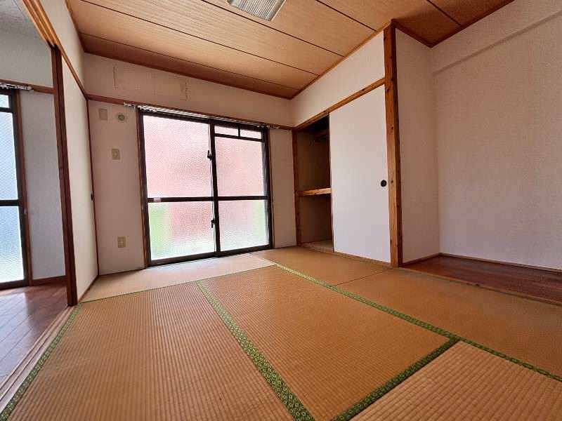 2LDK Apartment for Rent in Itoman, Okinawa with Free Internet - Thumbnail 4