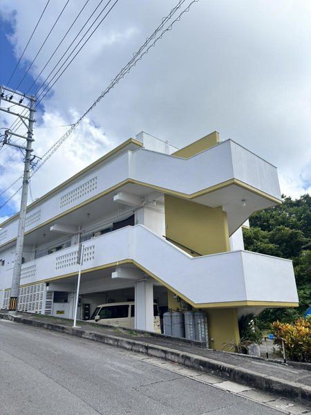 2LDK Apartment for Rent in Yomitan Village, Okinawa - Thumbnail 2