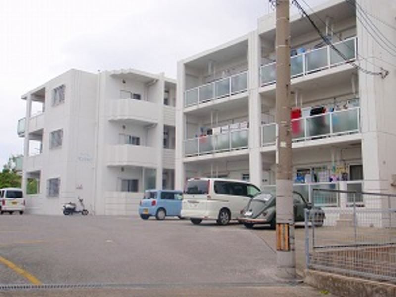3DK Apartment for Rent in Tomigusuku City Okinawa - Thumbnail 2