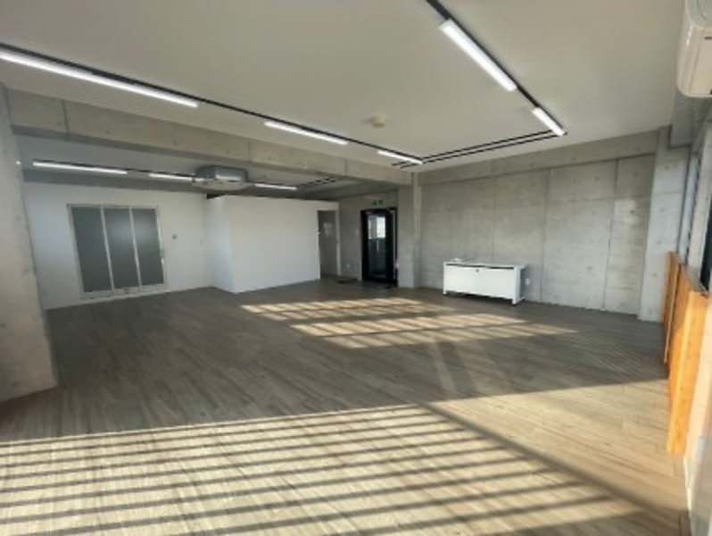 Stylish Shop for Rent in Awase, Okinawa City - 87.94 sqm - Thumbnail 3