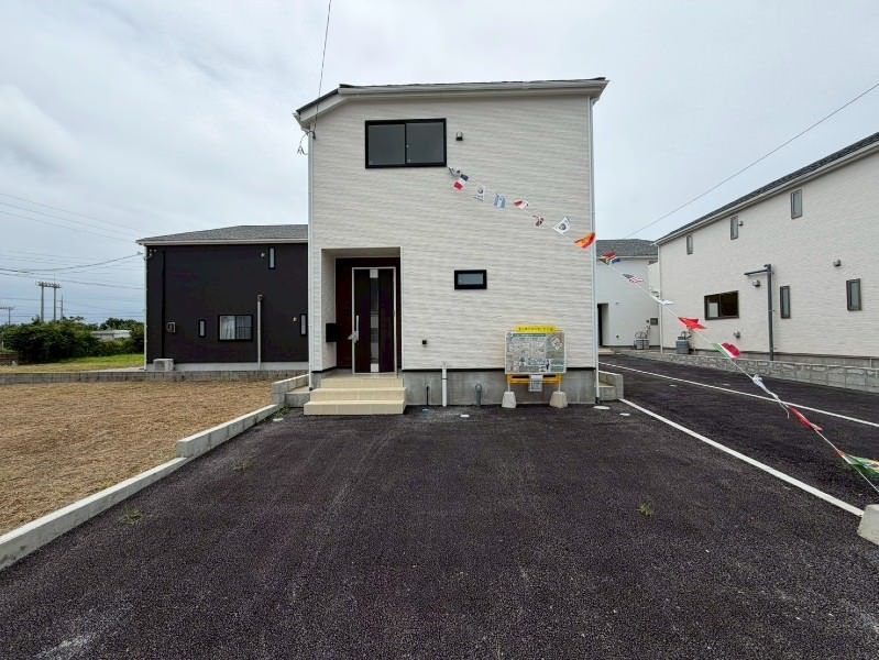 New 4LDK House for Sale in Uruma City, Okinawa - Thumbnail 2