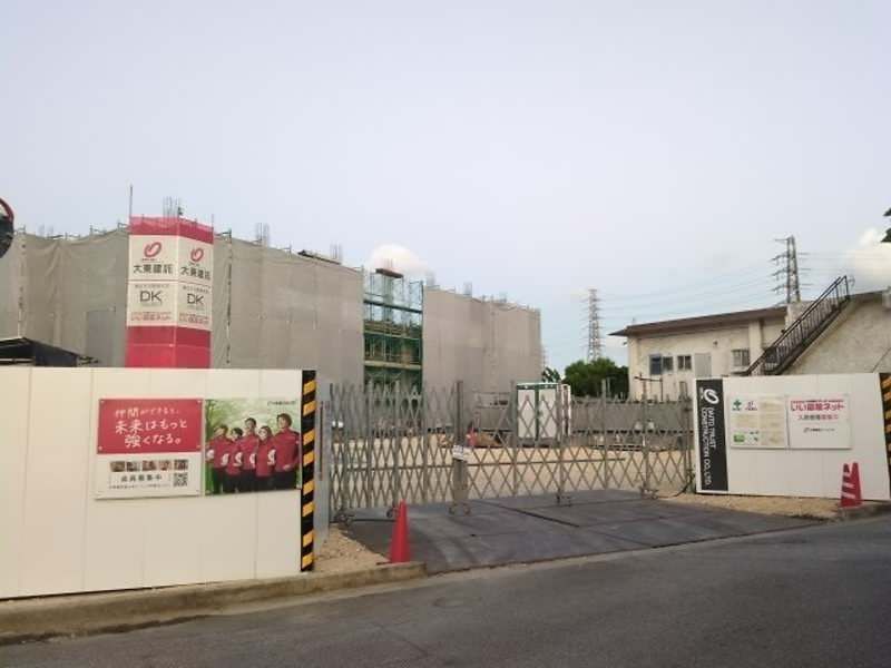 New 1LDK Pet-Friendly Apartment for Rent in Uruma City, Okinawa - Thumbnail 2