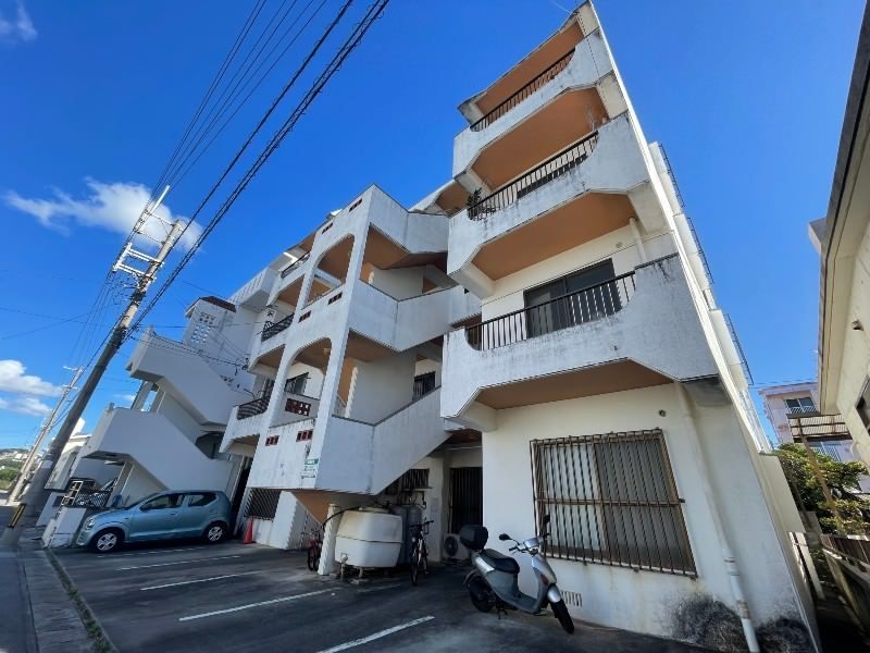 3DK Apartment for Rent in Itoman, Okinawa with South Balcony - Thumbnail 3