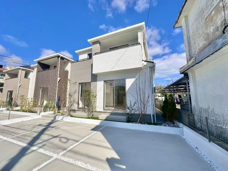 New 4LDK House for Sale in Okinawa City, Chibana - Thumbnail 3