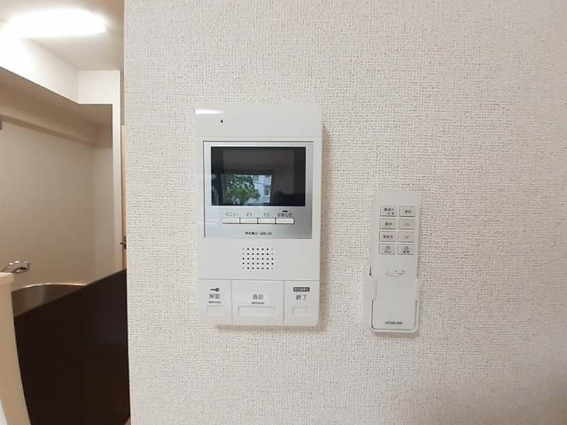 1R Apartment for Rent in Naha, Okinawa - 68,000 Yen - Thumbnail 3