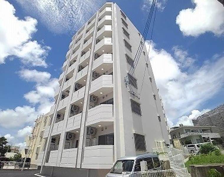 1R Apartment for Rent in Naha, Okinawa - 68,000 Yen - Thumbnail 2