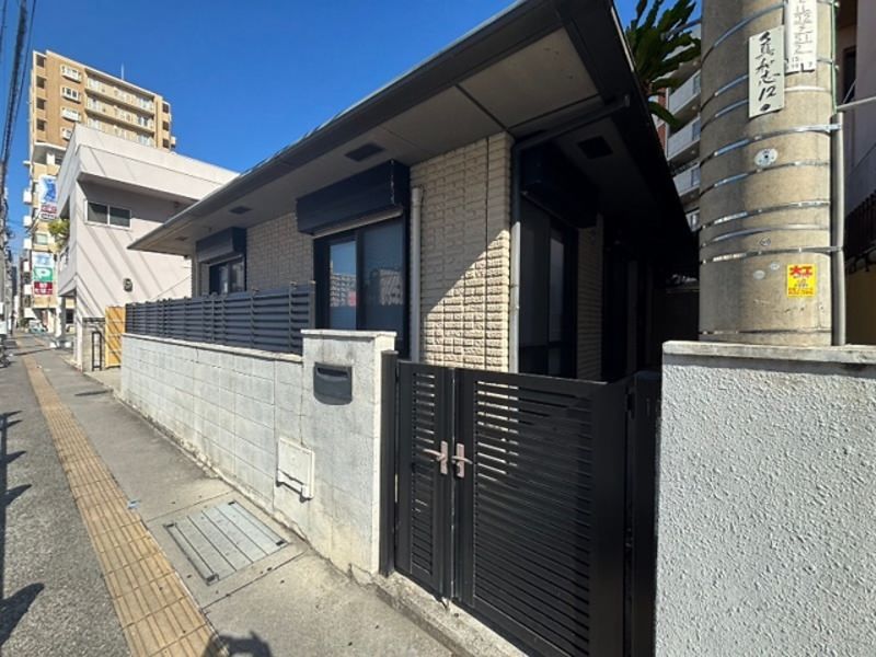 2LDK Detached House for Rent in Tsukugawa, Naha, Okinawa - Thumbnail 2