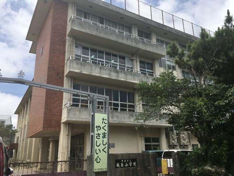 2LDK Detached House for Rent in Tsukugawa, Naha, Okinawa - Thumbnail 3