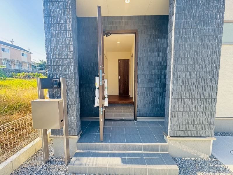 New 3LDK House in Uruma City Okinawa with Land and Parking - Thumbnail 4