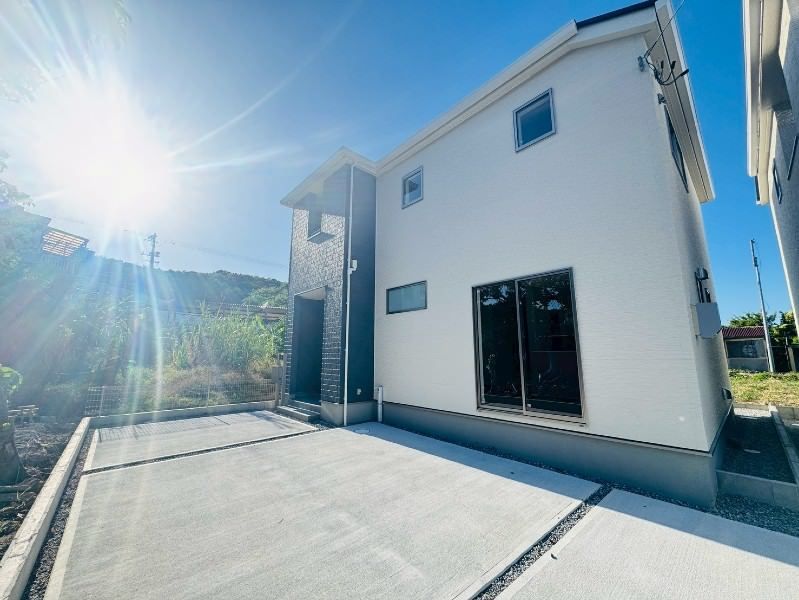 New 3LDK House in Uruma City Okinawa with Land and Parking - Thumbnail 2