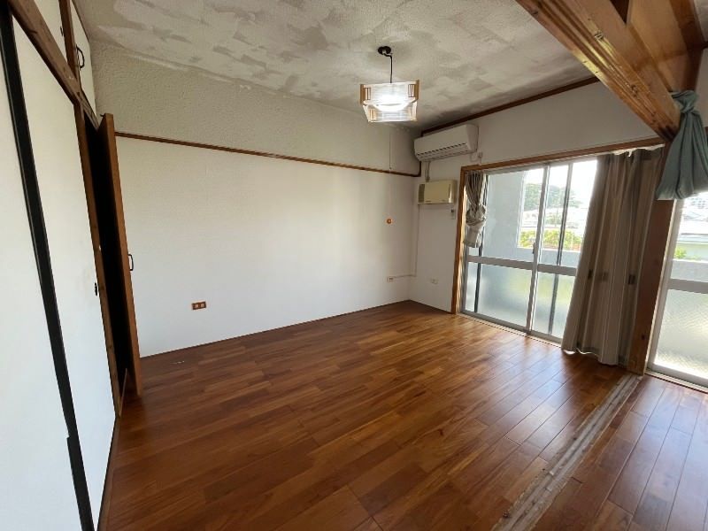 2DK Apartment for Rent in Chatan, Okinawa - Thumbnail 3