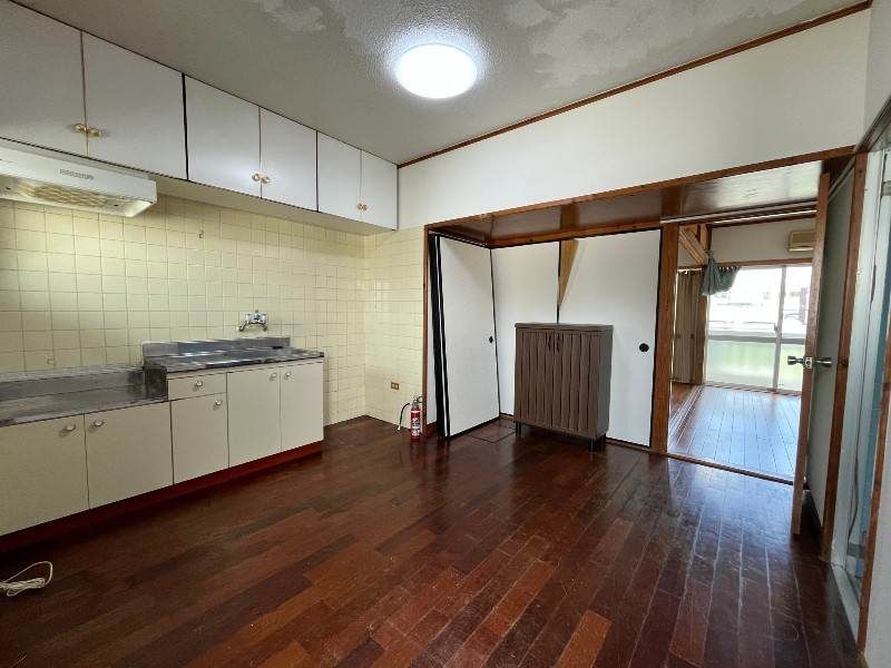 2DK Apartment for Rent in Chatan, Okinawa - Thumbnail 4