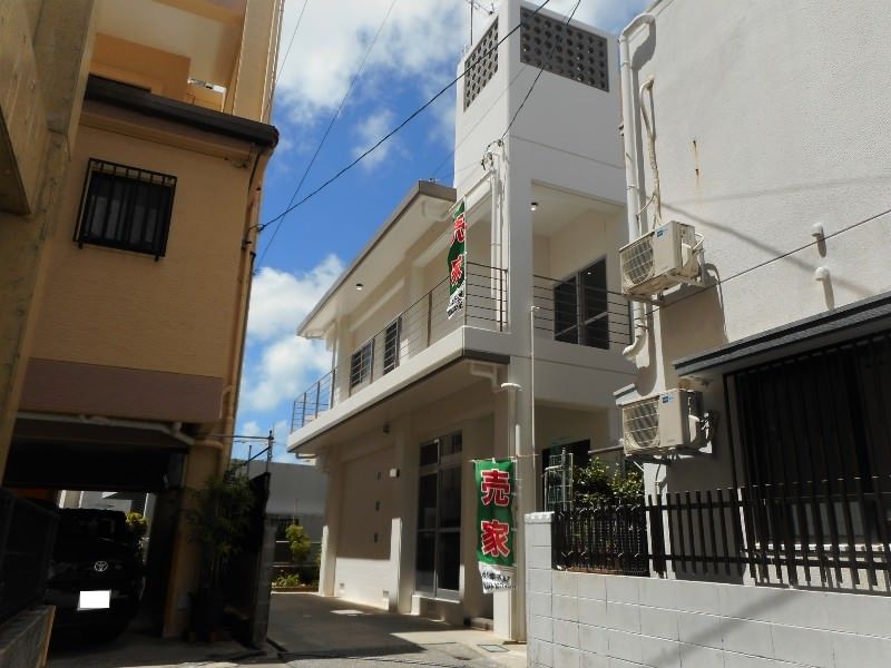 Renovated 3LDK Family Home in Naha's Uebaru District - Thumbnail 2