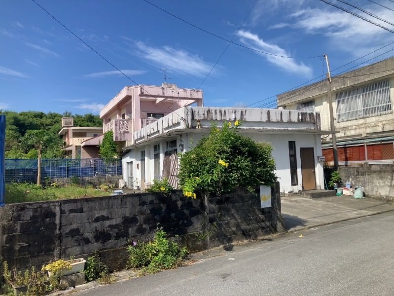Detached House for Sale in Yakena, Uruma City, Okinawa - Thumbnail 2