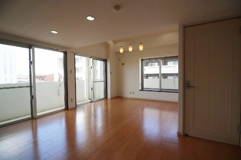 1LDK Resort-Style Apartment for Rent in Toyosaki, Tomigusuku - Thumbnail 4