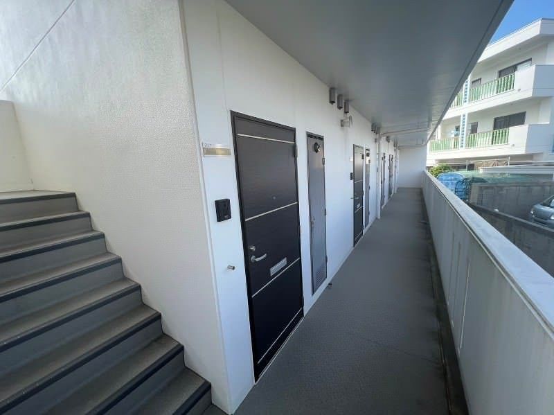 Modern 1K Apartment for Rent in Nishihara Town, Okinawa - Thumbnail 3