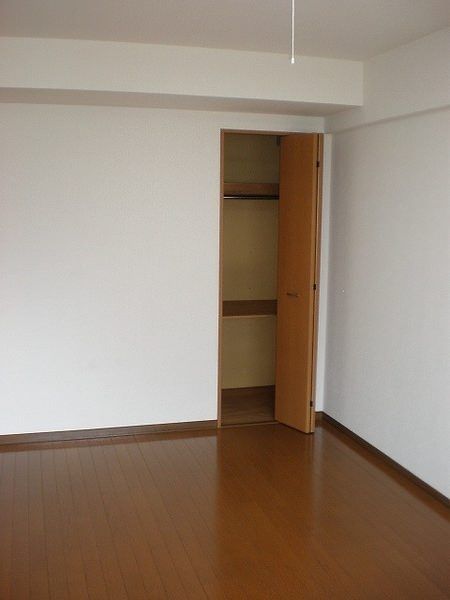 2DK Apartment for Rent in Omoromachi, Naha City, Okinawa - Thumbnail 4