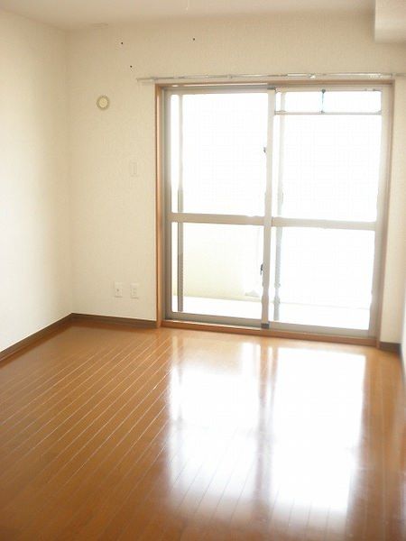 2DK Apartment for Rent in Omoromachi, Naha City, Okinawa - Thumbnail 3