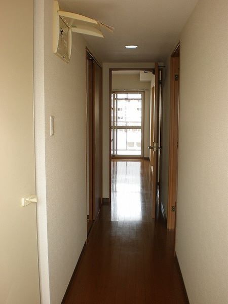 2DK Apartment for Rent in Omoromachi, Naha City, Okinawa - Thumbnail 2