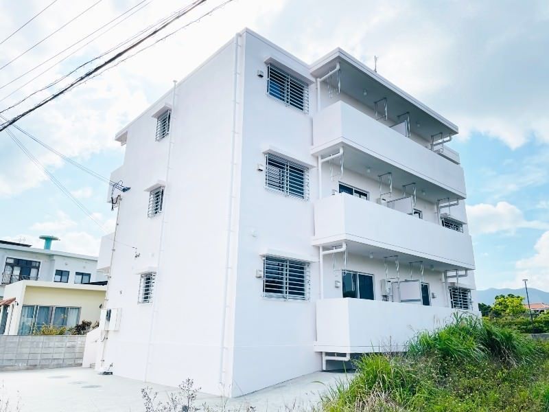 Rent 2LDK Apartment in Nago, Okinawa with Free Internet & Pet OK - Image 1