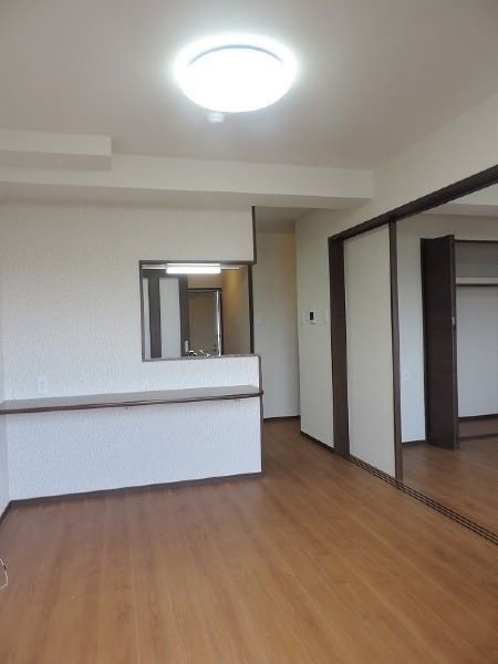 1LDK Apartment for Rent in Yomitan, Okinawa - Thumbnail 2