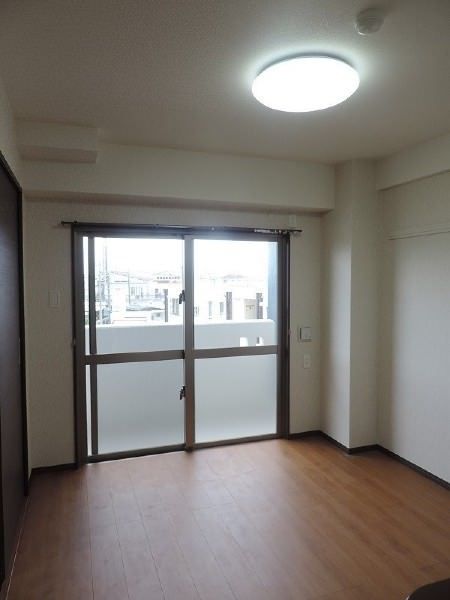 1LDK Apartment for Rent in Yomitan, Okinawa - Thumbnail 3