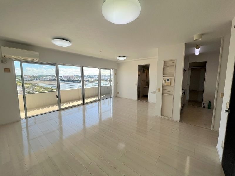 F Stage Toyosaki Riverfront 2LDK Apartment for Rent in Tomigusuku - Thumbnail 2