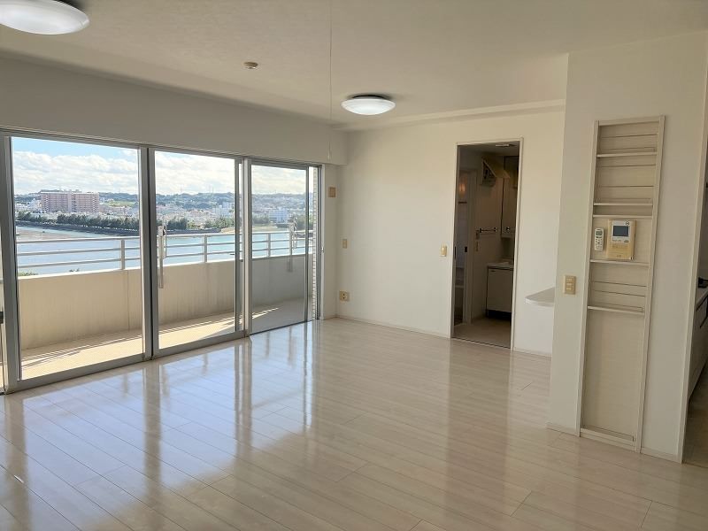 F Stage Toyosaki Riverfront 2LDK Apartment for Rent in Tomigusuku - Thumbnail 3