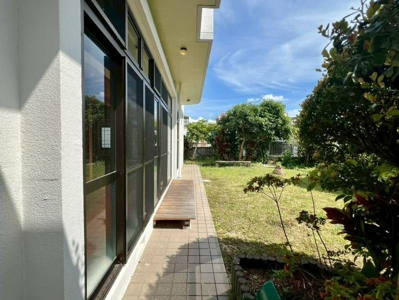 Okinawa City House with Rental Income, 3LDK + 2 Units, 7 Parking - Thumbnail 3