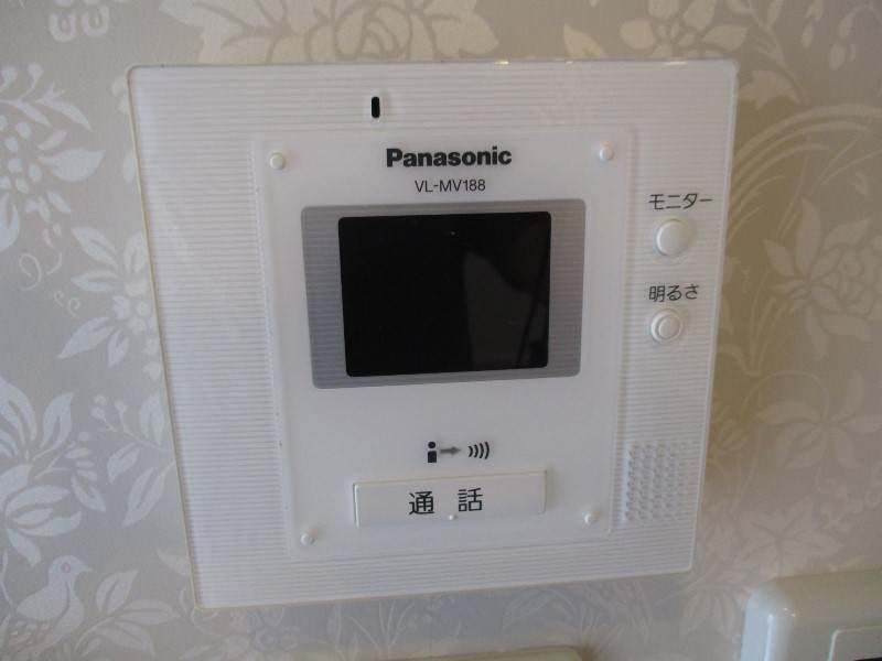 Refurbished 2DK Apartment with Sea View in Chatan, Okinawa - Thumbnail 4