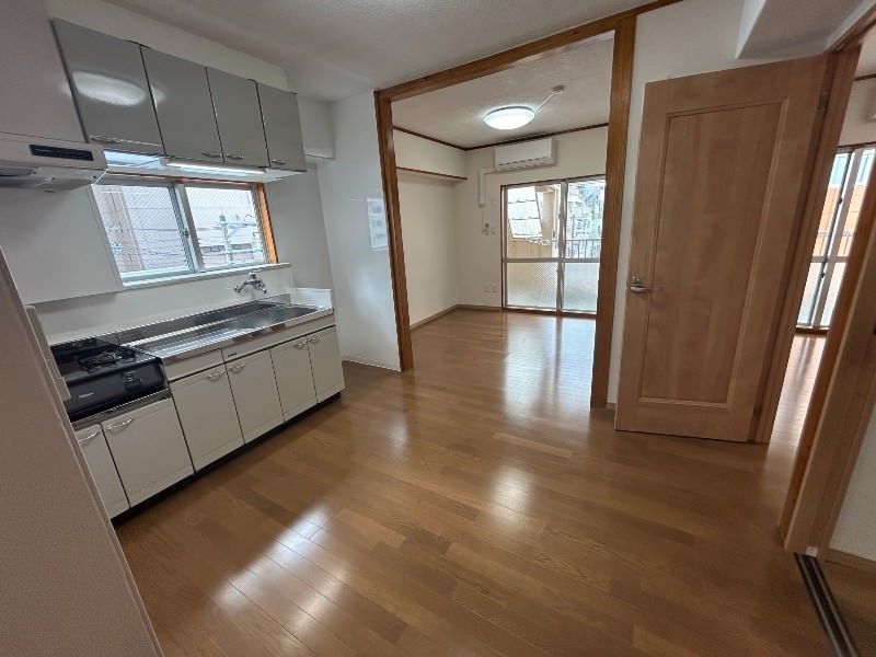 Renovated 3DK Apartment for Rent in Naha Kumoji, Okinawa - Thumbnail 2