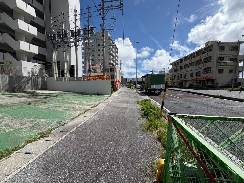 131 sqm Rental Land in Ginowan, Okinawa - High Visibility Location - Thumbnail 4