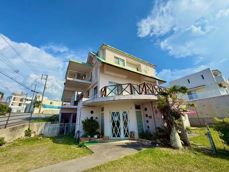 8LDK Business Residence in Yomitan with Ocean Views - Thumbnail 2
