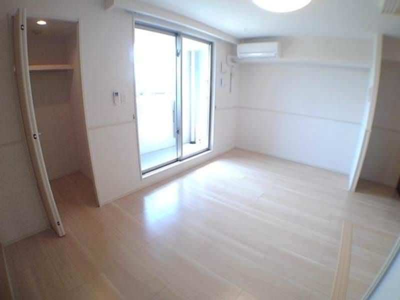 Modern 1LDK Apartment in Uruma City, Okinawa - 42.59 sqm - Thumbnail 3