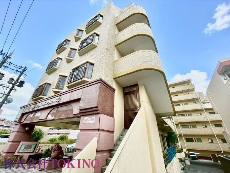 Lions Mansion Shimasashi 3LDK Apartment with Ocean View in Ginowan - Thumbnail 3