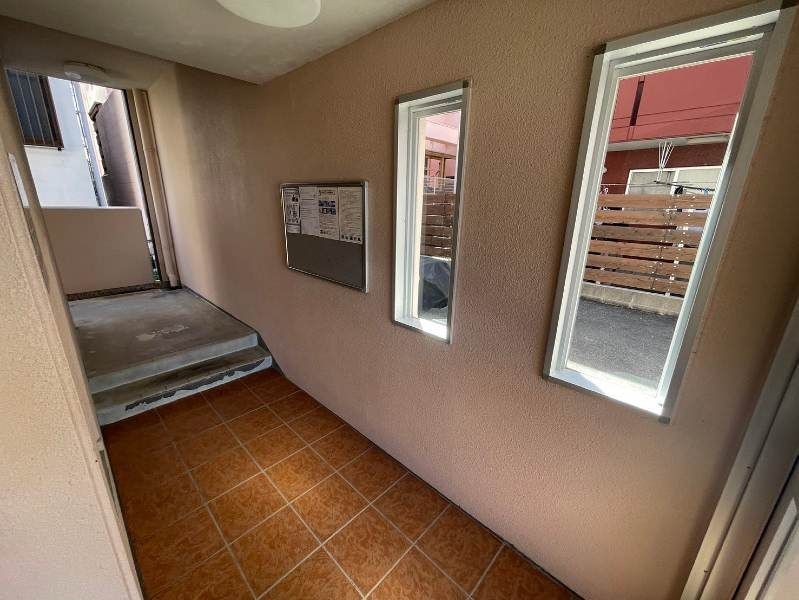 Joy Smile 2K Apartment for Rent in Okinawa City with Private Garden - Thumbnail 2