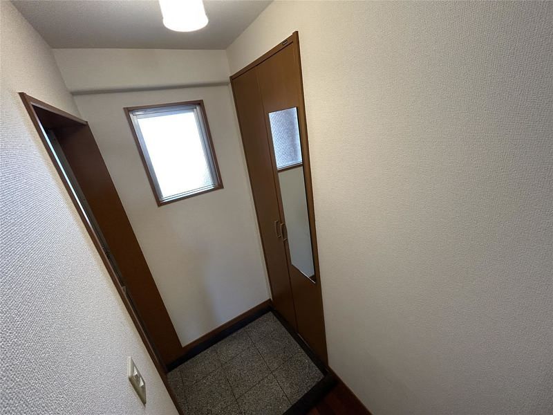 2LDK Apartment for Rent in Toyosaki, Tomigusuku City, Okinawa - Thumbnail 4